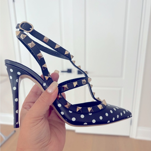 Very Elegant Valentino Garavani Classic Rockstud pumps! Brand new in box! 38.5 - Picture 6 of 16